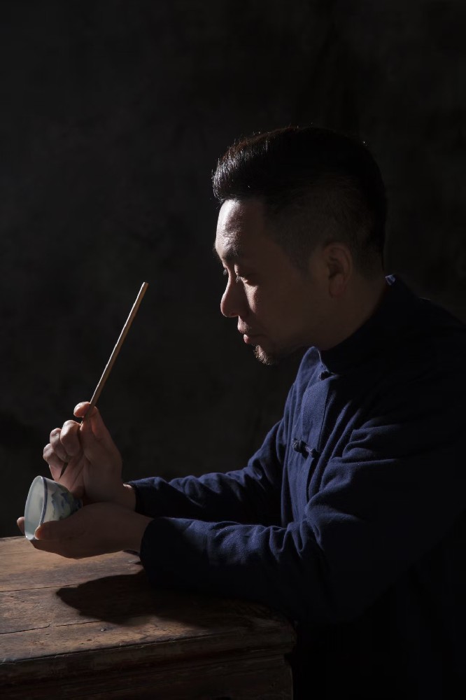 謝凱（國(guó)瓷紅葉畫(huà)院研究員）